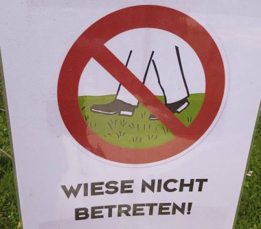 Bahçe yolu ya da bahçe yolu bahçe tasarımında önemlidir