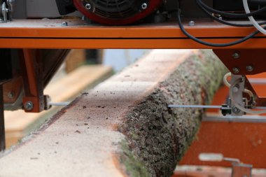 İnşaat endüstrisinde kereste üretimi, ahşap bina, doğal kaynak