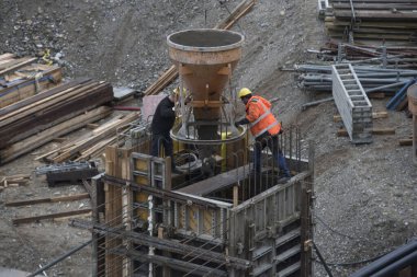 İnşaat sektöründe inşaat malzemesi olarak beton veya çimento