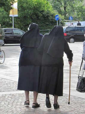 Manastırlarda kardeşlerinin olması Hıristiyan inancı için önemlidir.