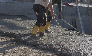 İnşaat sektöründe inşaat malzemesi olarak beton veya çimento