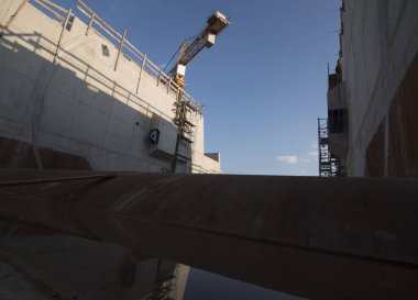 İnşaat sektöründe vinç, inşaat alanında ağır makine