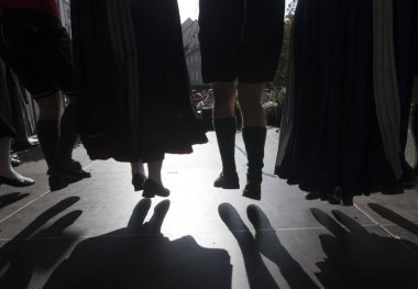 Dans dünyadaki en eski kültürel formlardan biridir.