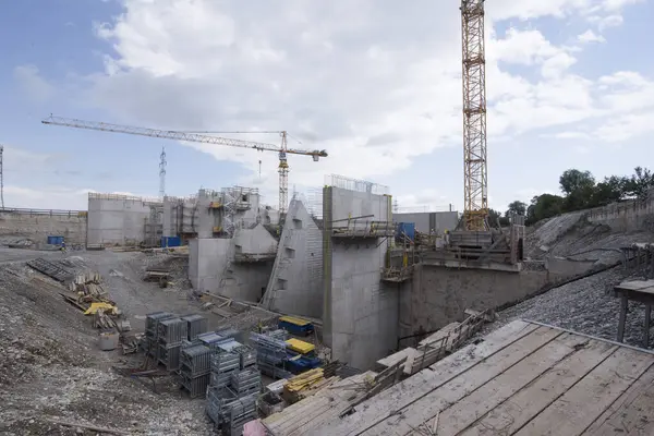 concrete engineering or concrete construction, building architecture in the industry