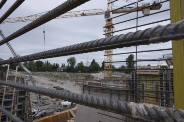 İnşaat sektöründe vinç, inşaat alanında ağır makine