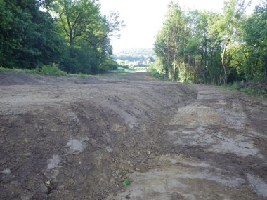 bir trafik yolu ya da ulaşım yolu hareketlilik için altyapı olarak