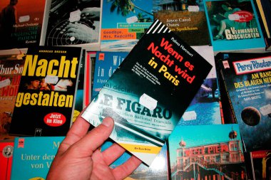 Kitaplar ve okuma, bilgi toplama, eğitim veya eğlence sembolü