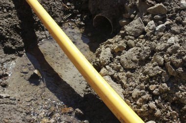 İnşaat sektöründe bir su borusu ya da boru hattı.