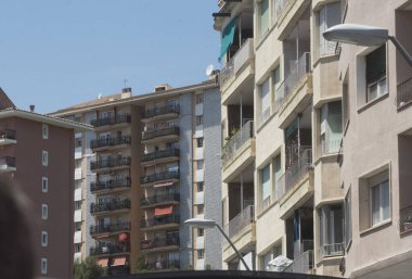 Barselona çok iyi bilinen bir tatil beldesi ve görülecek çok manzarası var.