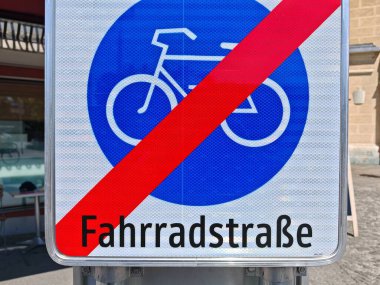 Bisiklet sürmek için bisiklet yolu, çevre dostu hareketlilik ve ulaşım