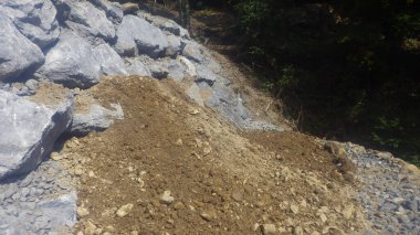 Hasarlı veya tahrip edilmiş ekosistemlerdeki mimari tarafından yenilenme veya ekolojik restorasyon