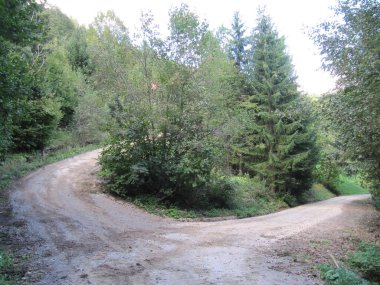 bir trafik yolu ya da ulaşım yolu hareketlilik için altyapı olarak