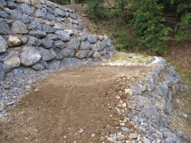 Hasarlı veya tahrip edilmiş ekosistemlerdeki mimari tarafından yenilenme veya ekolojik restorasyon