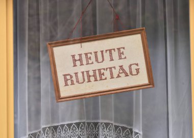 Bir şirkette çalışan bir çalışanın çalışma süresi