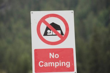 Kamp yasağı tabelası, kamp yasağı