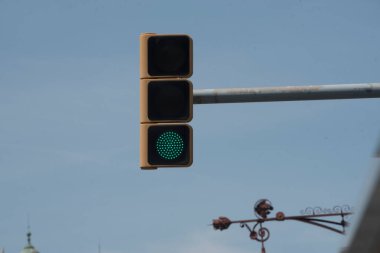 Trafik yönetimi ve yol işaretleri, yol trafiğinde görsel bilgi ve uyarılar