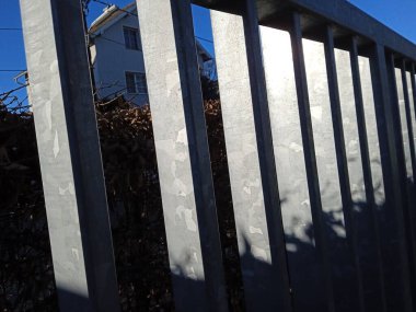 İnşaat sektöründe inşaat malzemesi olarak çelik veya demir çeliği kullanılıyor.