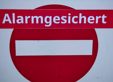 sigorta endüstrisi için bir işaret ya da sembol, ihtiyati bir adım atıyor