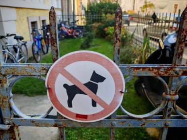 Burada köpekler yasaktır.