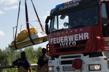 Almanca bir itfaiye işareti (Feuerwehr), kurtarma ve acil servis