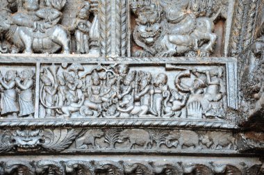 Hinduizm birçok tanrıça ve tanrıçanın olduğu bir dindir.