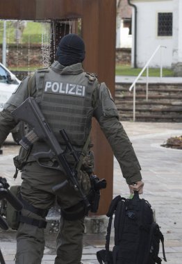 Avusturyalı polis gücü de diğer polisler gibidir.