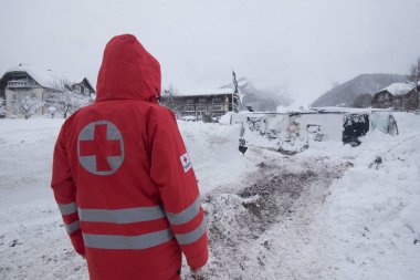 Kızıl Haç bu dünyadaki insan hayatını ve sağlığını korumak için kuruldu.