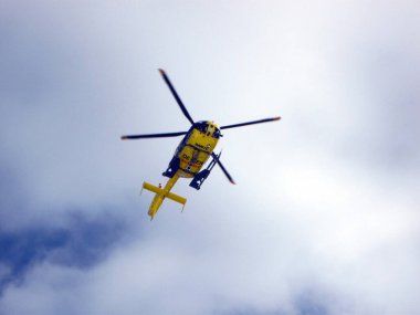 Hava kurtarma hava helikopteri insanların hayatını kurtarıyor.