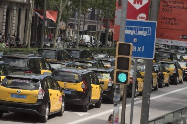 Bir taksi ya da taksi, yolcu taşıması için bir araç.