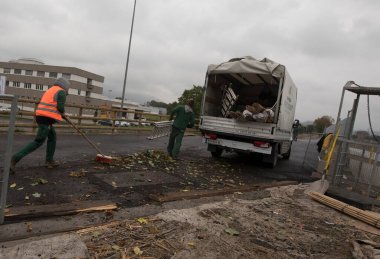 İnşaat mühendisliğinde yol yapımı, hareketlilik için kamu karayolu ağı