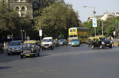 Hindistan 'da birçok araçla hareketlilik ve yol ulaşımı