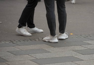 İş arkadaşlarının yönetim, organizasyon ve liderliğinde takım çalışması ve iletişim