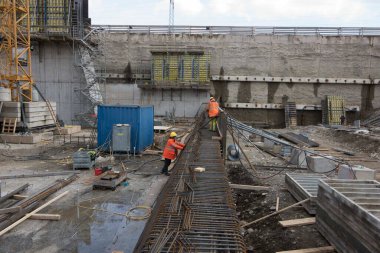 İnşaat alanında inşaat işçisi, inşaat sektöründe çalışan.