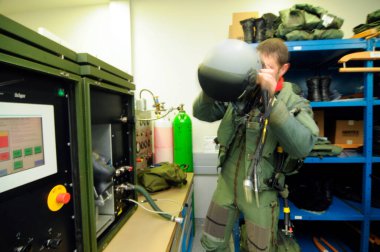 Pilot, askeri havacılık komutanı.