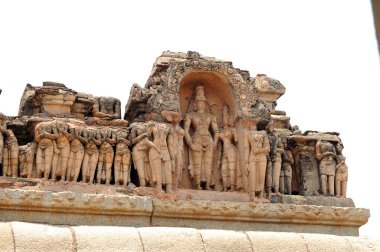 Hinduizm birçok tanrıça ve tanrıçanın olduğu bir dindir.