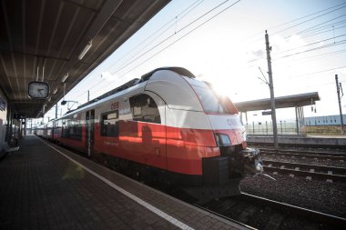 Yerel demiryolu veya bölgesel demiryolu, toplu taşıma ve trenle seyahat