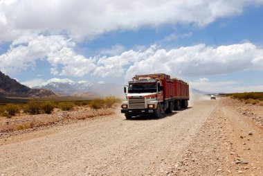taşımacılık, araç trafiği ve yol trafiği için tarama kamyonu