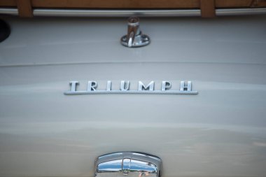 Bir araba markası ya da taşımacılık ve hareketlilikte otomotiv markası olarak zafer