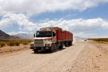 taşımacılık, araç trafiği ve yol trafiği için tarama kamyonu