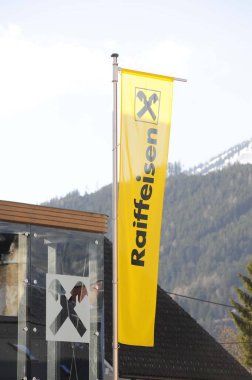 Raiffeisen uluslararası bir bankadır.