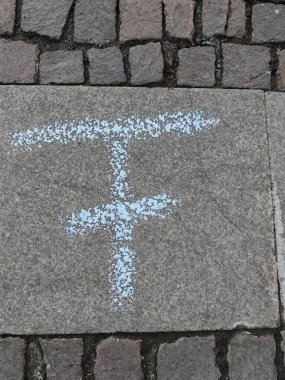 Alfabedeki altıncı harf F 'nin işareti.