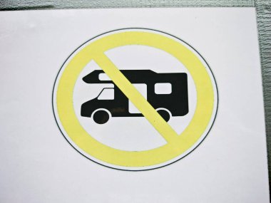 Kamp yasağı tabelası, kamp yasağı