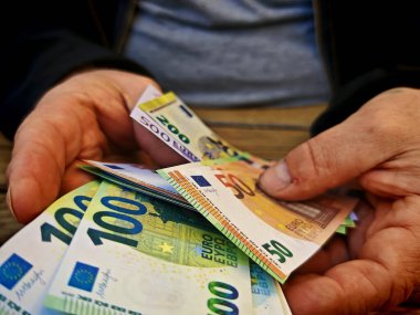 Avro banknotları nakit işlemleri için, Avrupa Birliği 'nde ödeme