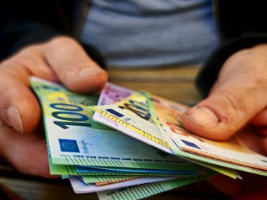 Avro banknotları nakit işlemleri için, Avrupa Birliği 'nde ödeme