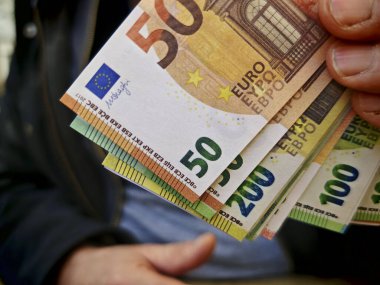 Avro banknotları nakit işlemleri için, Avrupa Birliği 'nde ödeme