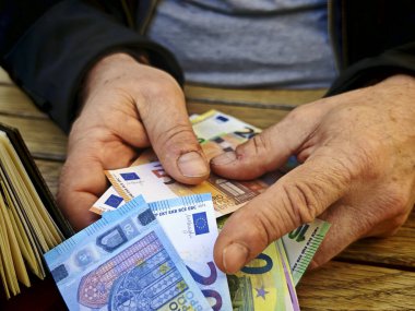 Avro banknotları nakit işlemleri için, Avrupa Birliği 'nde ödeme