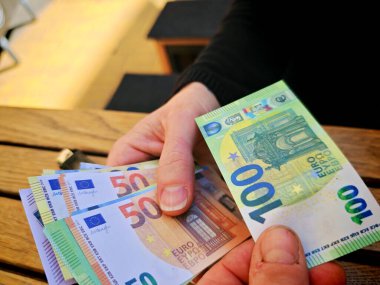 Avro banknotları nakit işlemleri için, Avrupa Birliği 'nde ödeme