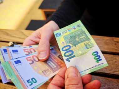 Avro banknotları nakit işlemleri için, Avrupa Birliği 'nde ödeme