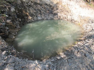 Gölet su toplamak ve hasat etmek için temel bir sistemdir.