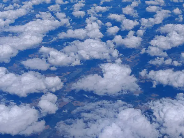 Gökyüzünde bulut oluşumu, meteorolojide bir hava fenomeni